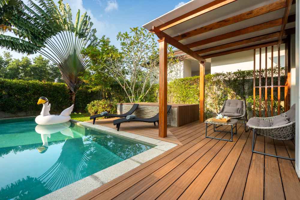 Piscine dans un petit jardin
