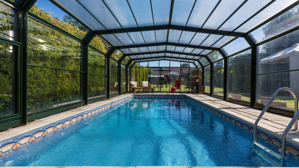 L'art de protéger votre oasis : les abris de piscine à l'honneur