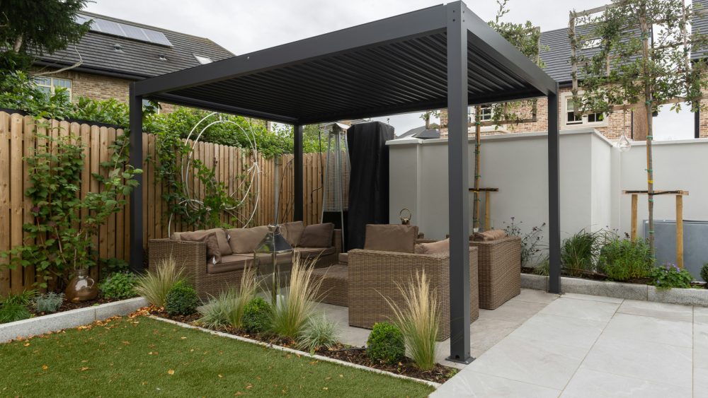 Quels matériaux garantissent une pergola durable et résistante aux intempéries ?